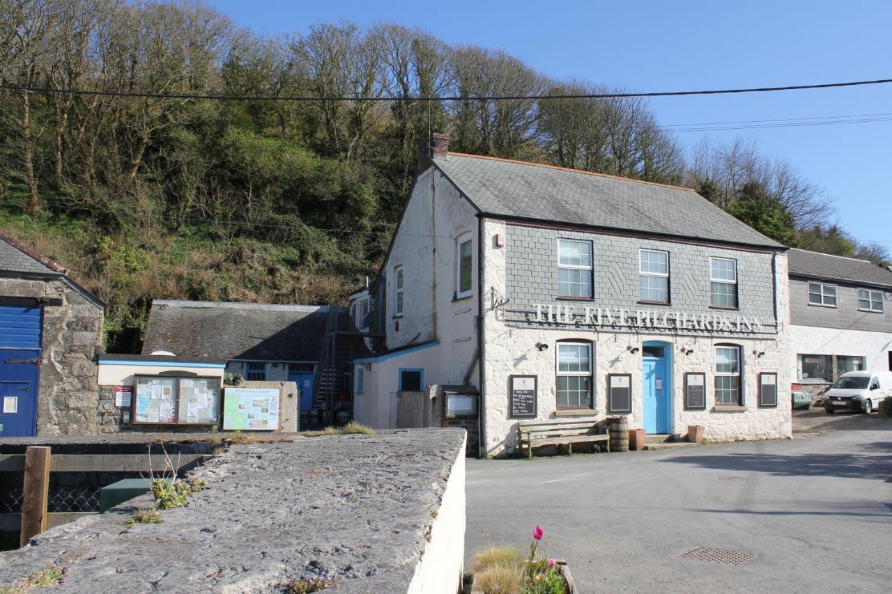 The Five Pilchards Inn Helston Buitenkant foto